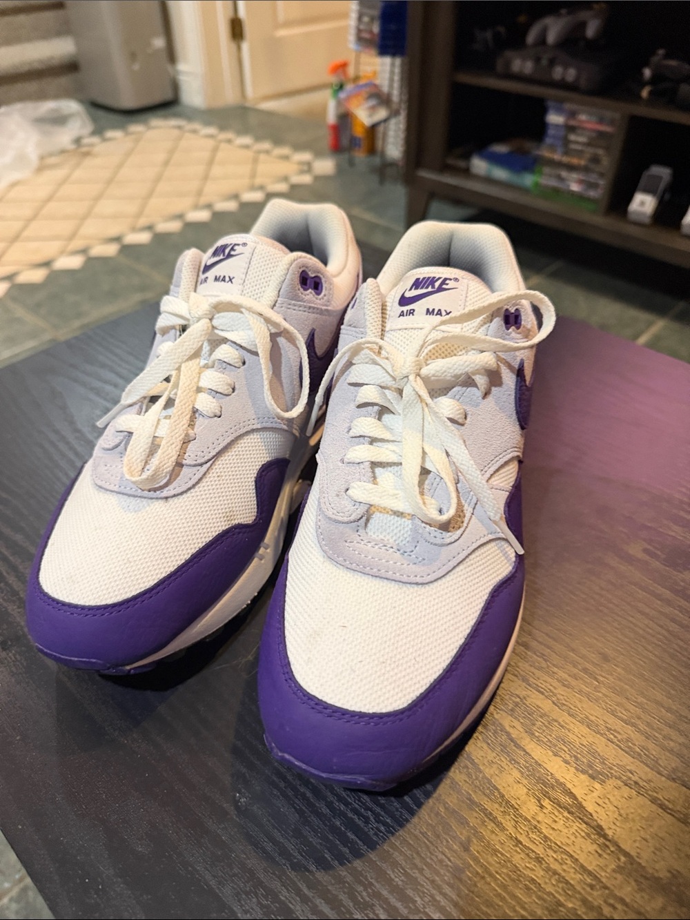Nike Men’s 10.5 AirMax in White and Purple